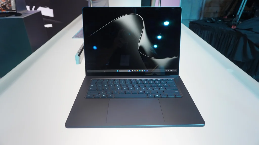 微软 Surface Laptop Ultra 公布售价：起价 2599 美元，顶配 6000 美元，10 月 18 日上市