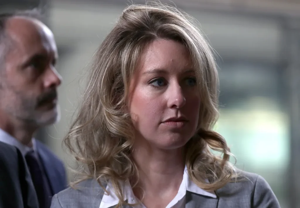 工程师 Bo Lau 用 Theranos 庭审公开文件做出 Elizabeth Holmes 办公桌模拟网站
