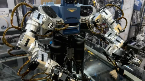生成式 AI 进入太空：NASA 与商业公司测试航天器自主决策