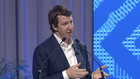 Import AI 作者在 IMF 演讲：称奇点已经开始，AI 已能自主做出前沿科学发现