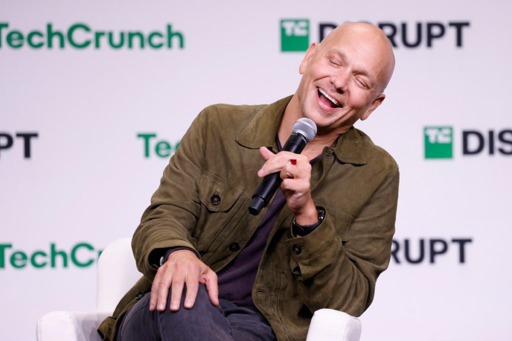 Tony Fadell 谈首波 AI 硬件为何失败：没解决真实需求，也没建立信任